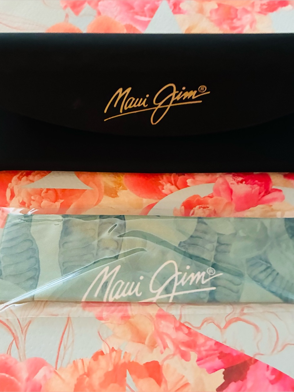 Maui Jim Large Sunglass Case w cleaning cloth NWT